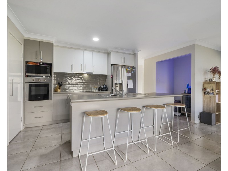 19 Entabeni Drive, Kearneys Spring QLD 4350