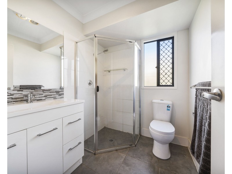 19 Entabeni Drive, Kearneys Spring QLD 4350