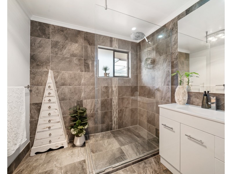 5 Elliott Street, Kearneys Spring QLD 4350