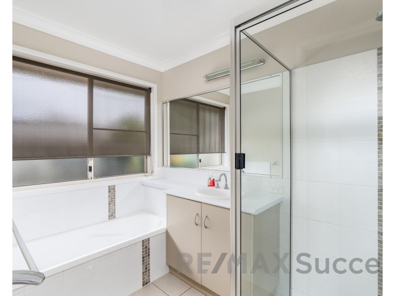 2 Walls Drive, Kearneys Spring QLD 4350