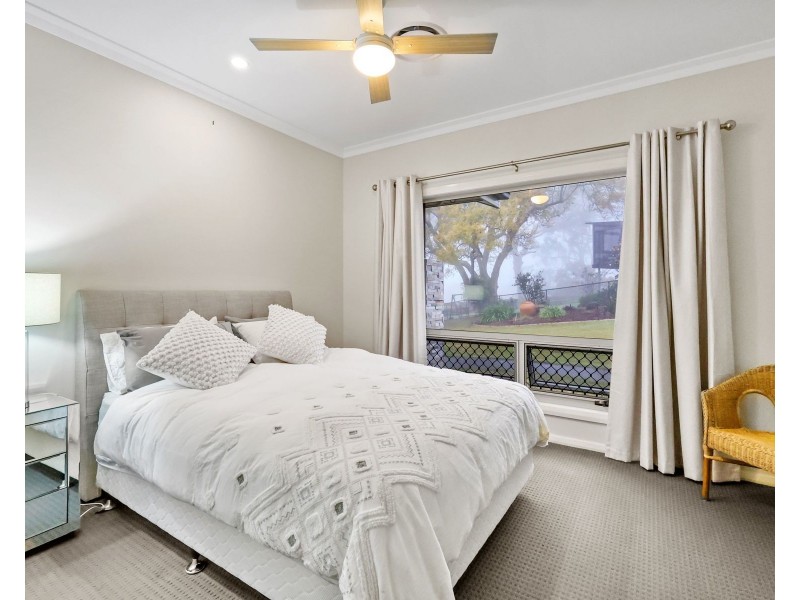 8a Flagstone Creek Road, Middle Ridge QLD 4350