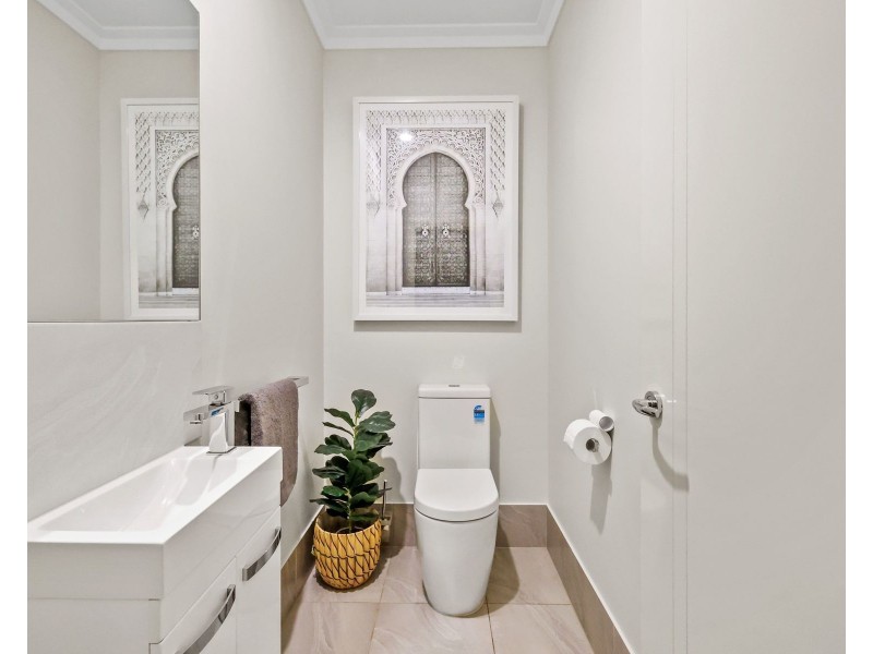 8a Flagstone Creek Road, Middle Ridge QLD 4350