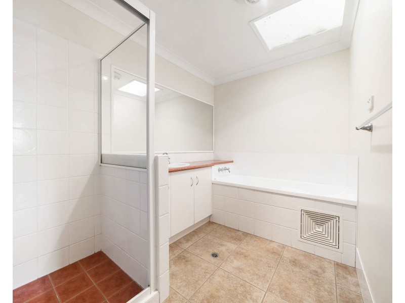 1/402 Alderley Street, Kearneys Spring QLD 4350