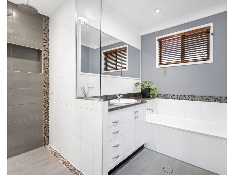 18 Dunemann Street, Kearneys Spring QLD 4350