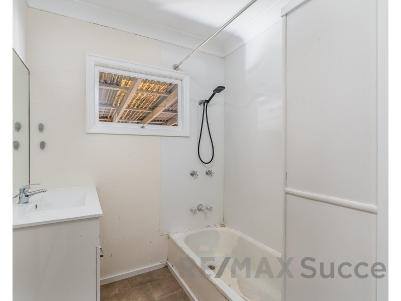 386 Tor Street, Newtown QLD 4350