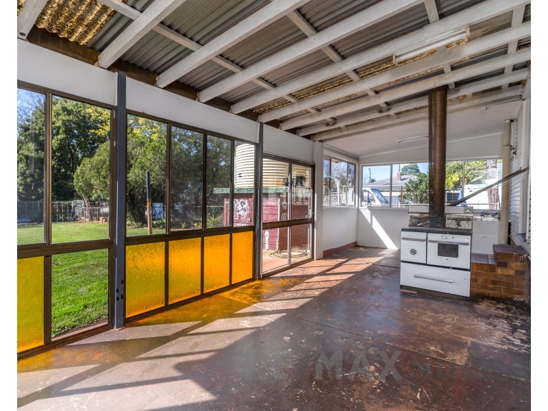 386 Tor Street, Newtown QLD 4350