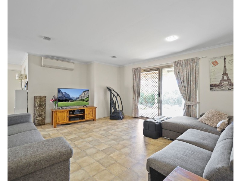 7 Daisy Court, Middle Ridge QLD 4350