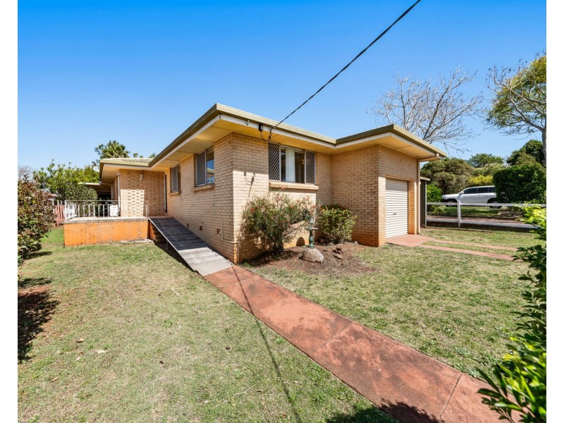 18 Garde Street, Centenary Heights QLD 4350