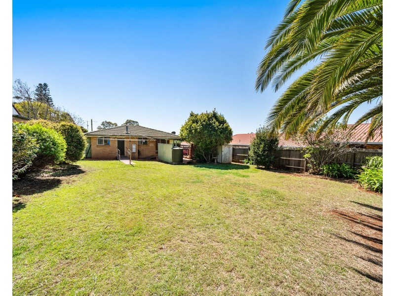 18 Garde Street, Centenary Heights QLD 4350