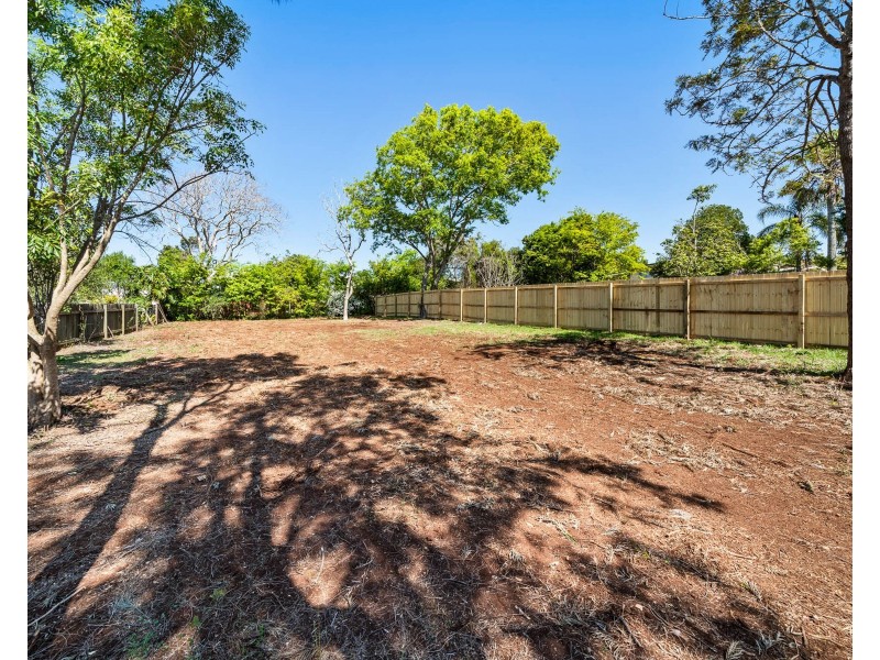 18 Garde Street, Centenary Heights QLD 4350