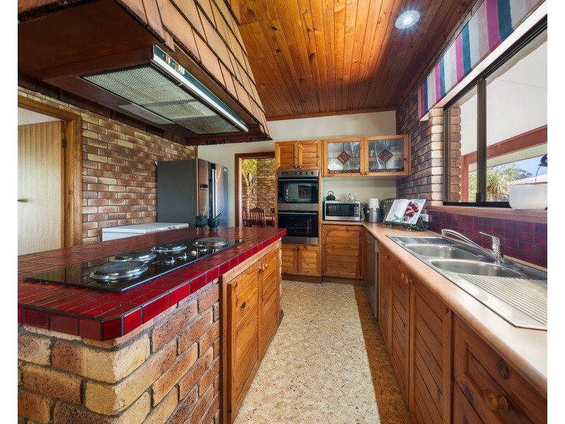 10 Murphys Creek Road, Blue Mountain Heights QLD 4350