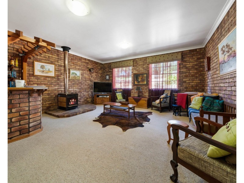 10 Murphys Creek Road, Blue Mountain Heights QLD 4350