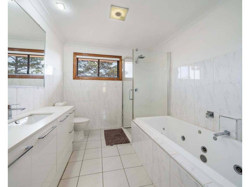 10 Murphys Creek Road, Blue Mountain Heights QLD 4350