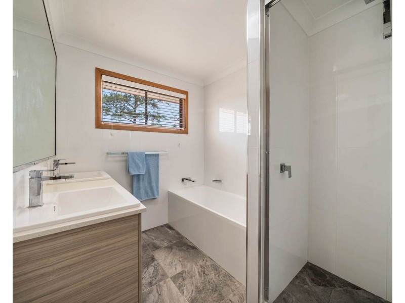 10 Murphys Creek Road, Blue Mountain Heights QLD 4350