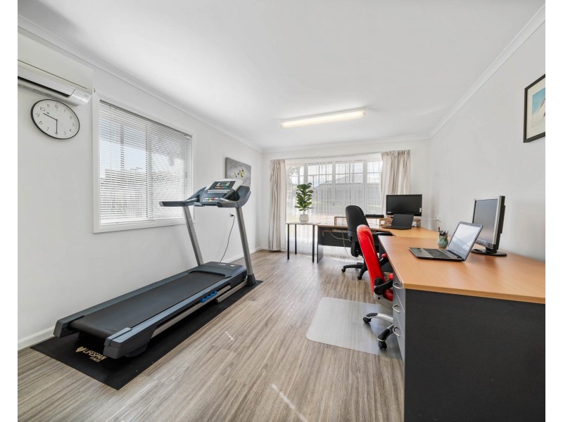 1 Waverley Street, North Toowoomba QLD 4350