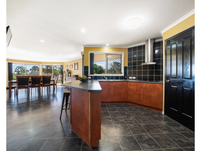 12 Donaghy Court, Highfields QLD 4352