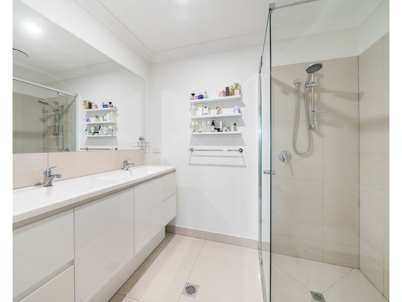 2/17 McInnes Crescent, Glenvale QLD 4350