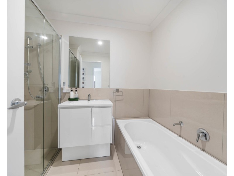 2/17 McInnes Crescent, Glenvale QLD 4350