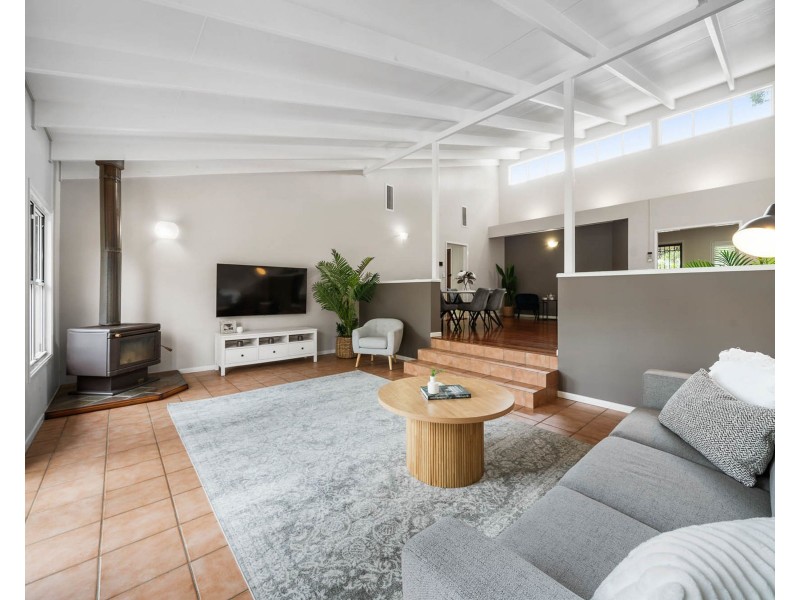 186 Rowbotham Street, Middle Ridge QLD 4350