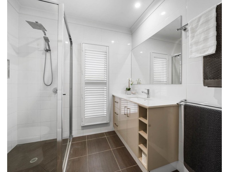 186 Rowbotham Street, Middle Ridge QLD 4350