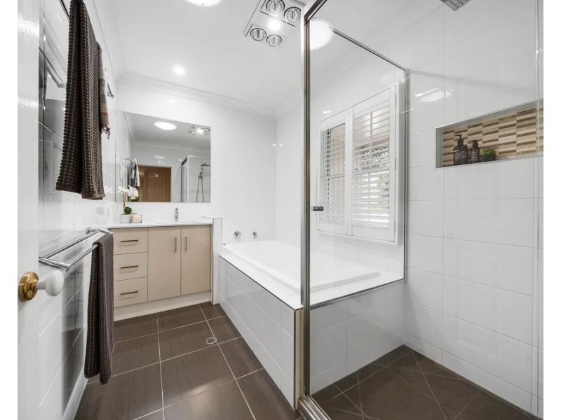 186 Rowbotham Street, Middle Ridge QLD 4350