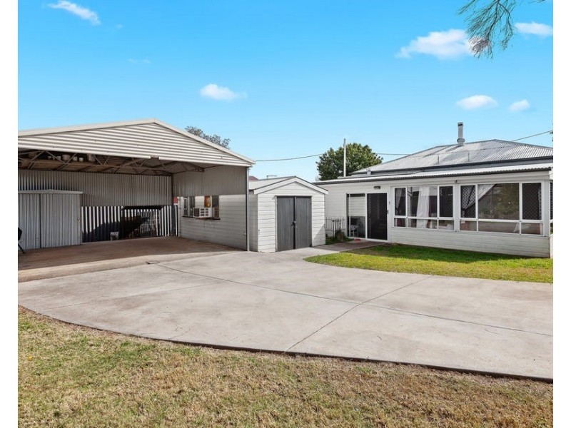 252 Long Street, South Toowoomba QLD 4350