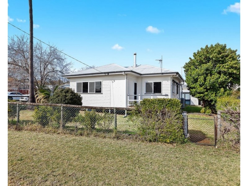 252 Long Street, South Toowoomba QLD 4350