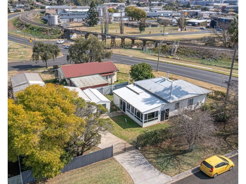 252 Long Street, South Toowoomba QLD 4350