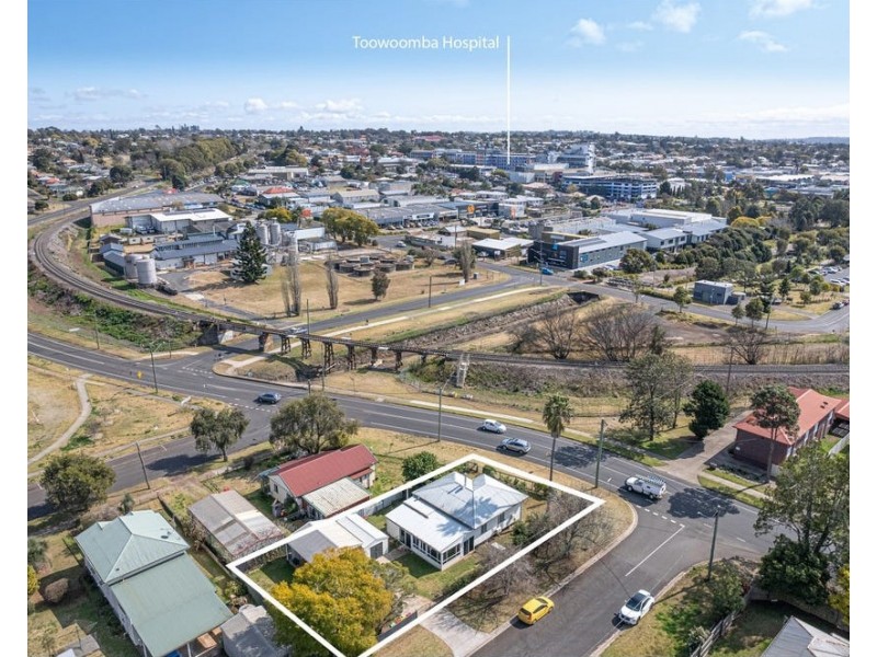 252 Long Street, South Toowoomba QLD 4350