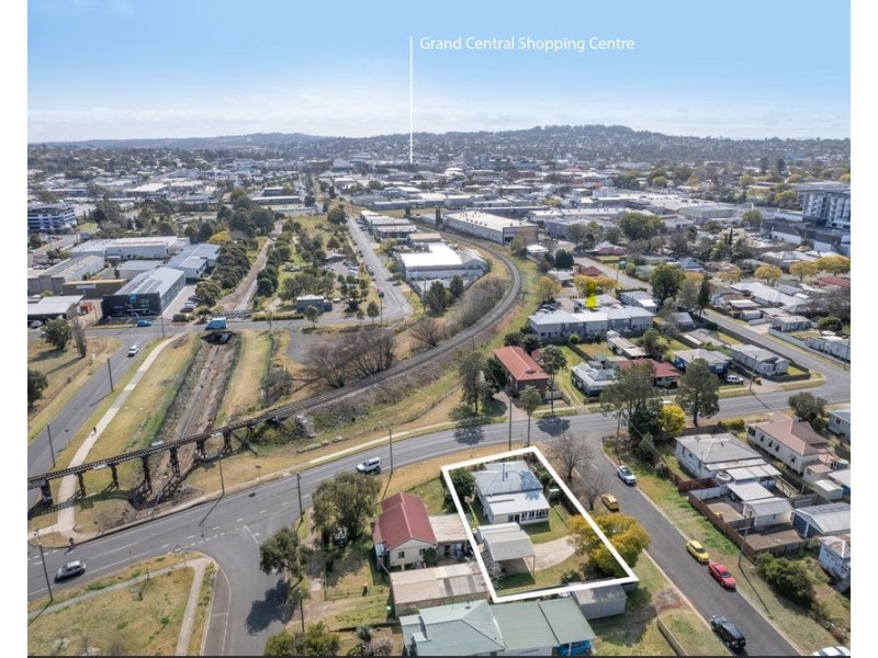 252 Long Street, South Toowoomba QLD 4350