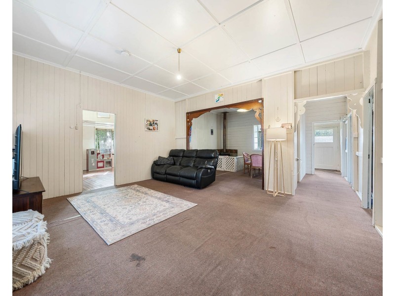 1 William Street, Crows Nest QLD 4355