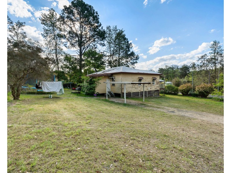 1 William Street, Crows Nest QLD 4355