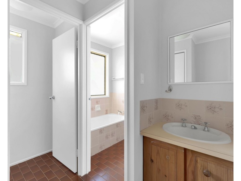 4 Renmano Court, Wilsonton Heights QLD 4350