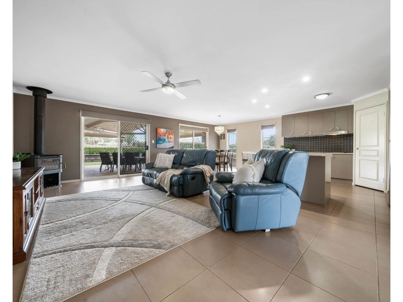 22 Curlew Street, Meringandan West QLD 4352