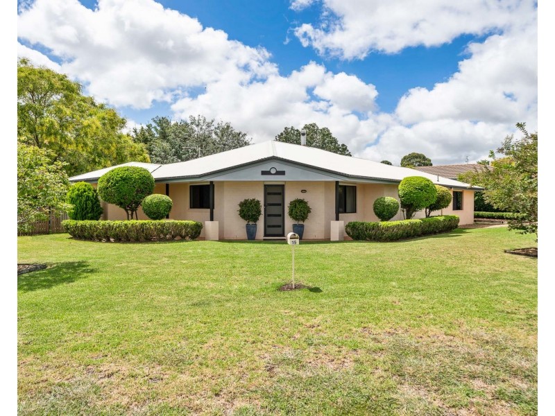 15 Westfield Drive, Westbrook QLD 4350