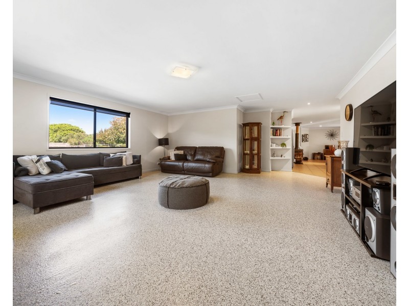 15 Westfield Drive, Westbrook QLD 4350