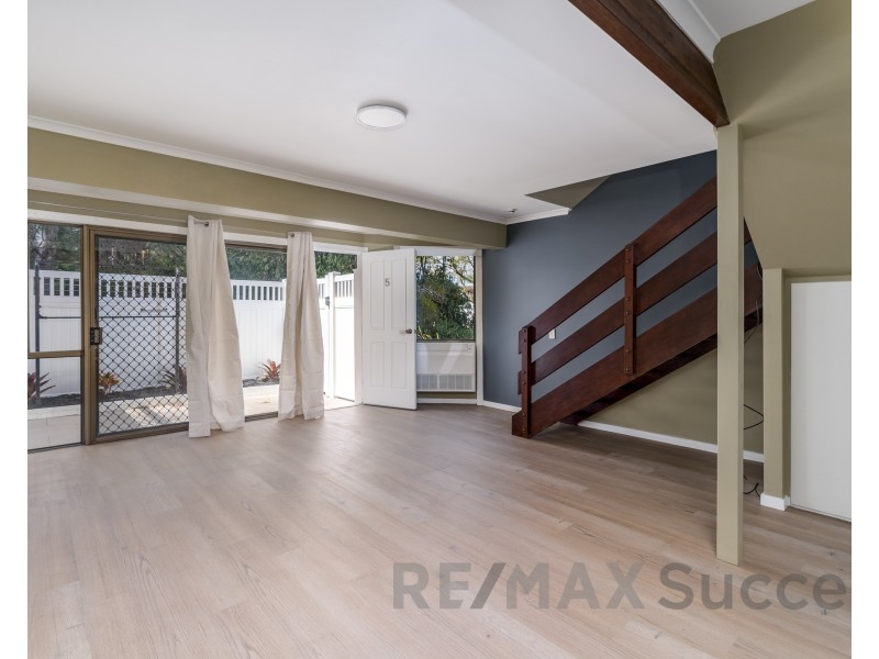 5/2 Benjamin Street, Mount Lofty QLD 4350