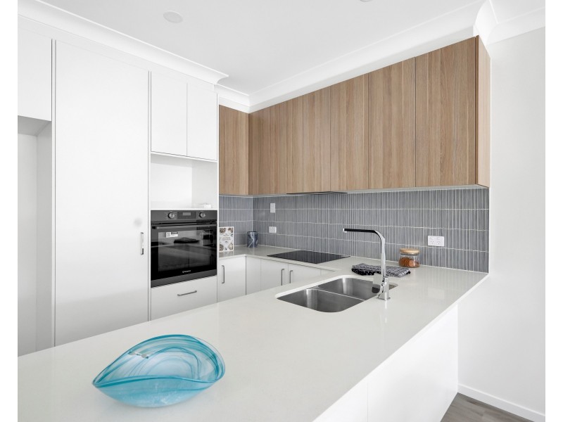 2/5 Noll Street, Kearneys Spring QLD 4350