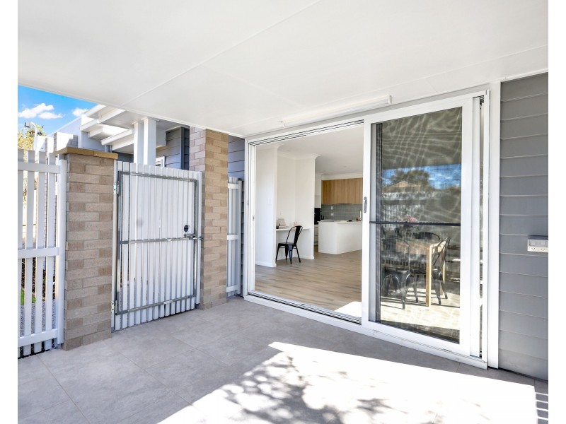 2/5 Noll Street, Kearneys Spring QLD 4350