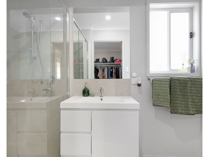 6 Downs Street, Glenvale QLD 4350