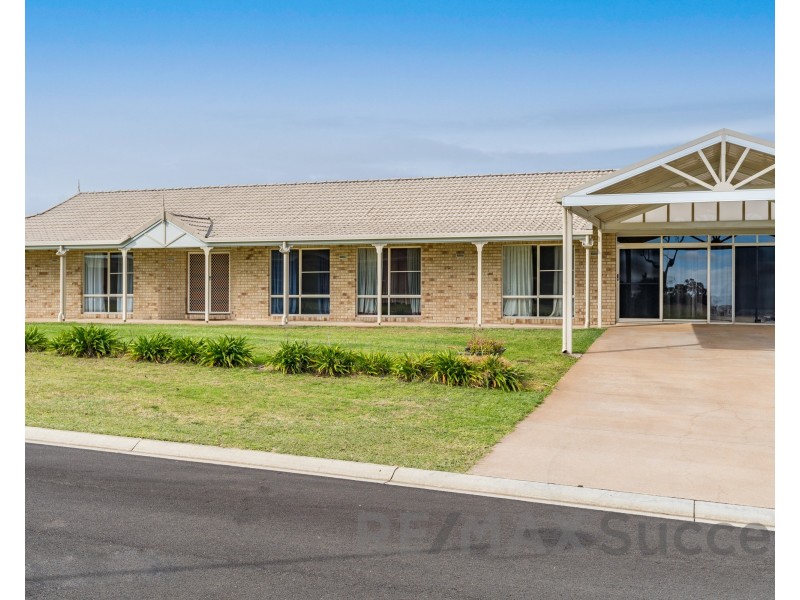 42 Panoramic Drive, Preston QLD 4352