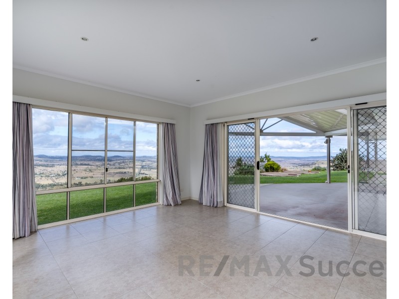 42 Panoramic Drive, Preston QLD 4352