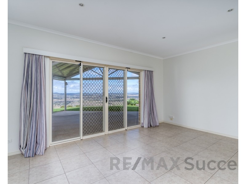 42 Panoramic Drive, Preston QLD 4352