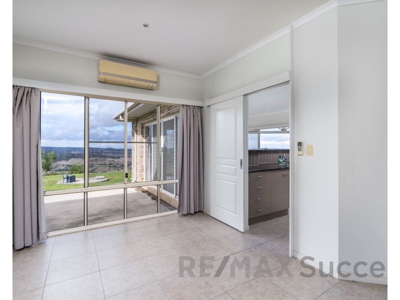 42 Panoramic Drive, Preston QLD 4352