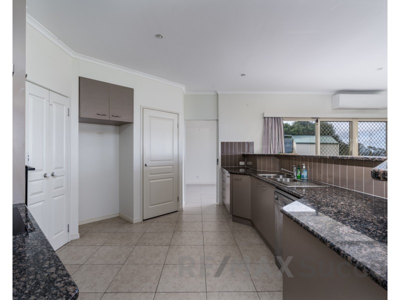 42 Panoramic Drive, Preston QLD 4352