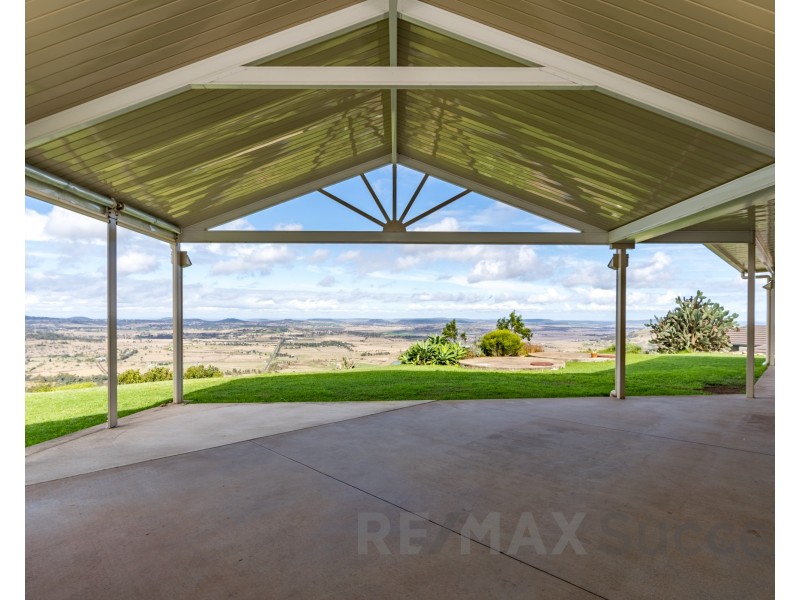 42 Panoramic Drive, Preston QLD 4352