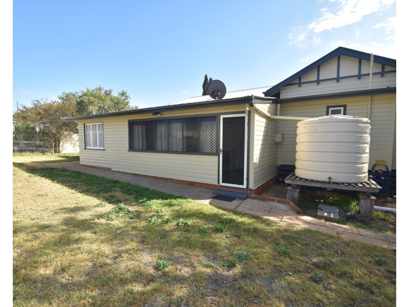 4 Underwood Crescent, Harristown QLD 4350