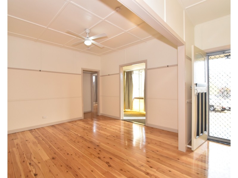 4 Underwood Crescent, Harristown QLD 4350