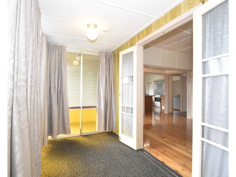 4 Underwood Crescent, Harristown QLD 4350