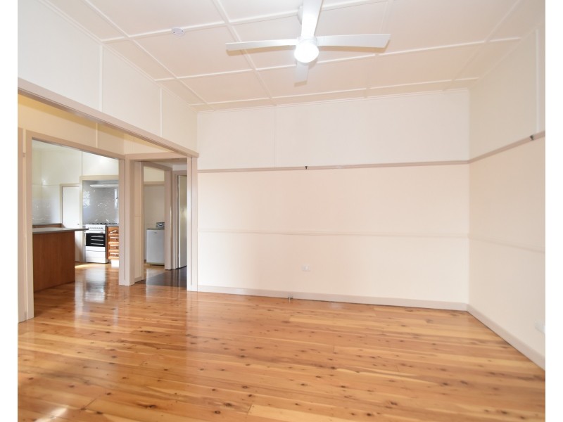 4 Underwood Crescent, Harristown QLD 4350
